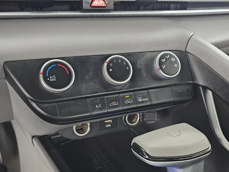 2023 Hyundai Elantra Smart 