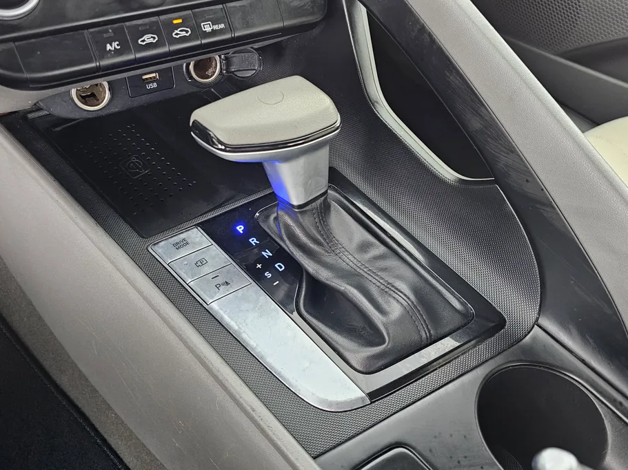 2023 Hyundai Elantra Smart 