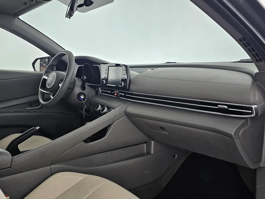 2023 Hyundai Elantra Smart 