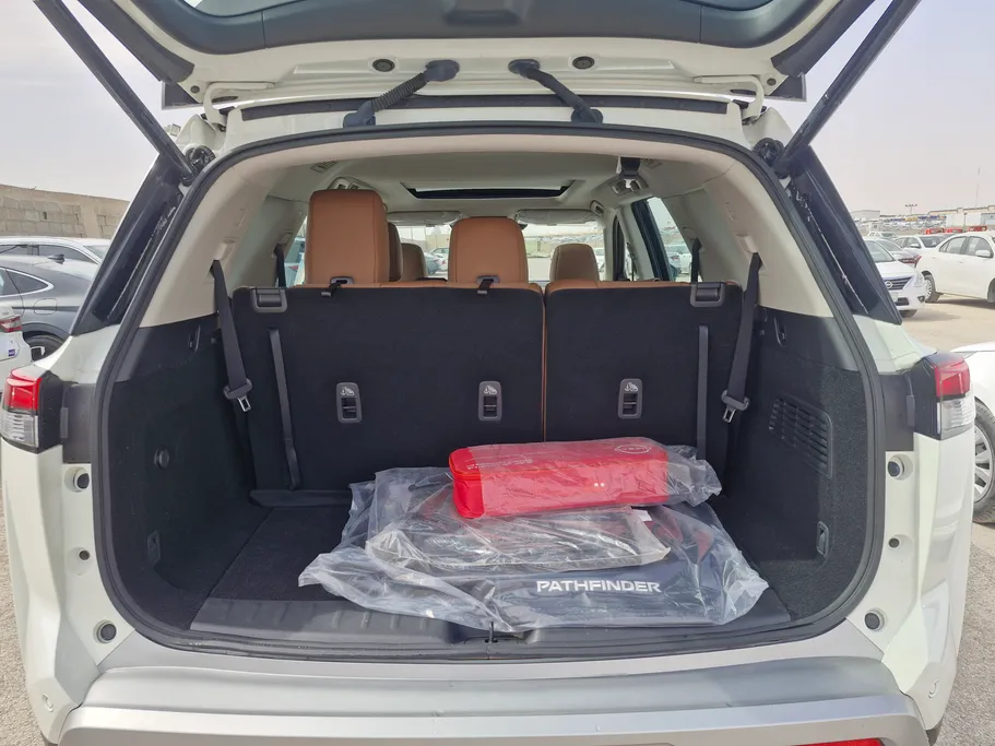 2023 Nissan Pathfinder SL 