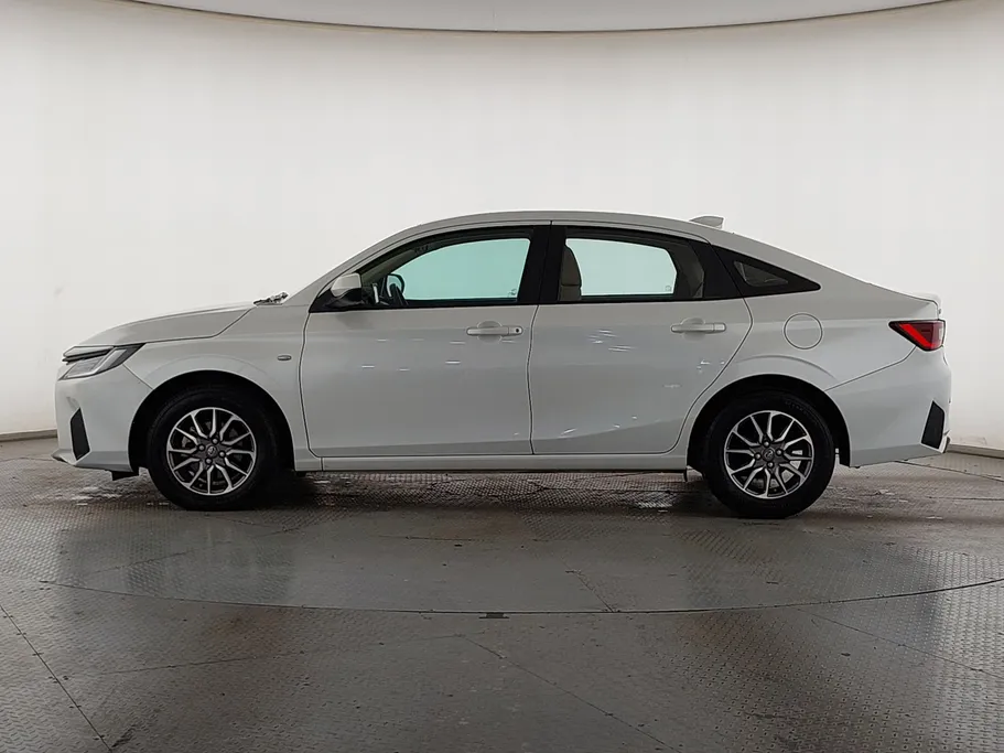 2023 Toyota Yaris  Y 