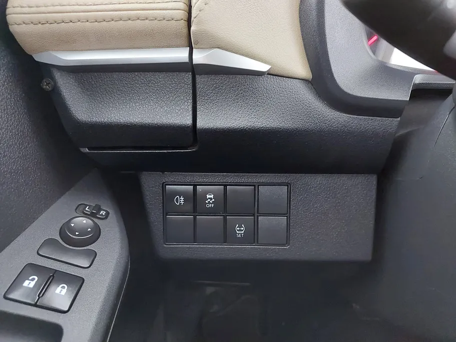 2023 Toyota Yaris  Y 