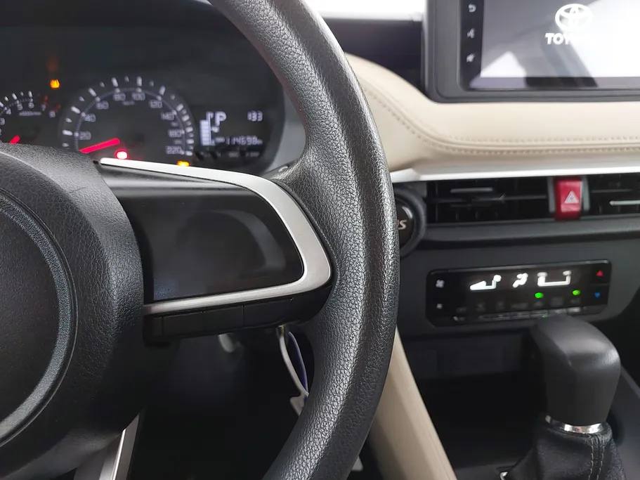 2023 Toyota Yaris  Y 