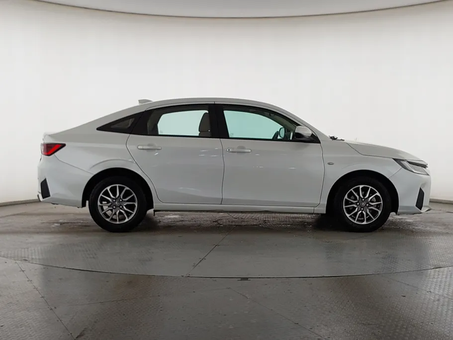 2023 Toyota Yaris  Y 