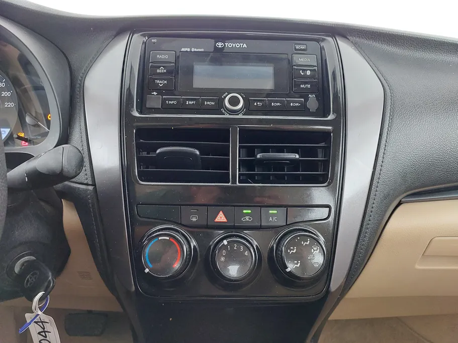 2022 Toyota Yaris  Y 