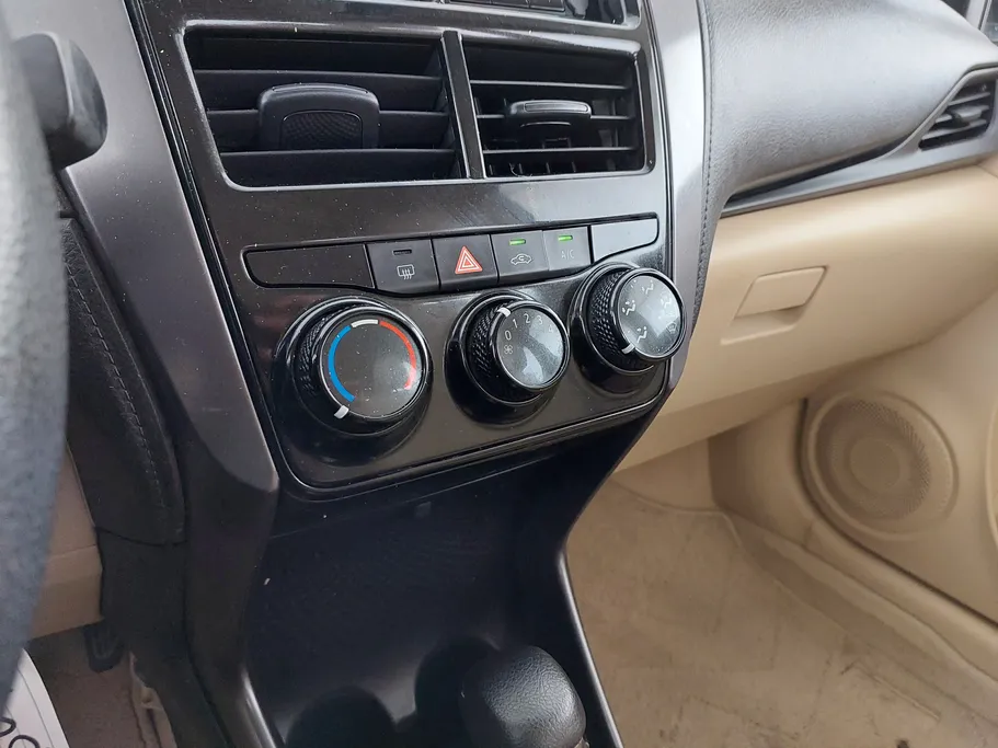 2022 Toyota Yaris  Y 