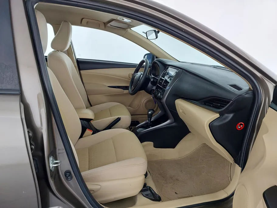 2022 Toyota Yaris  Y 