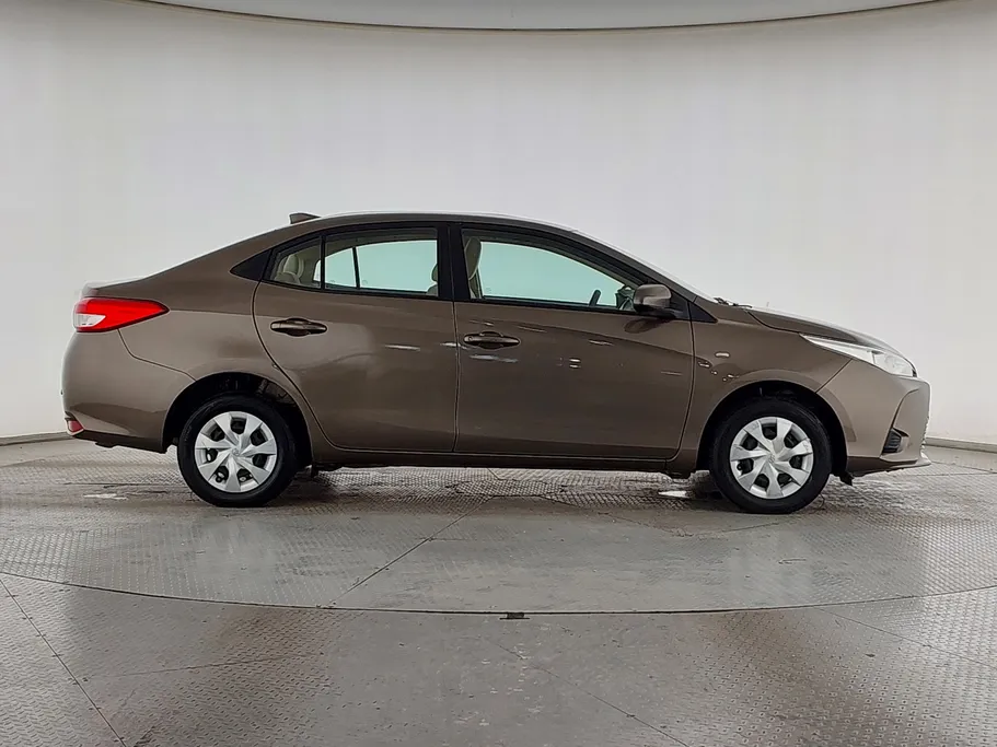 2022 Toyota Yaris  Y 