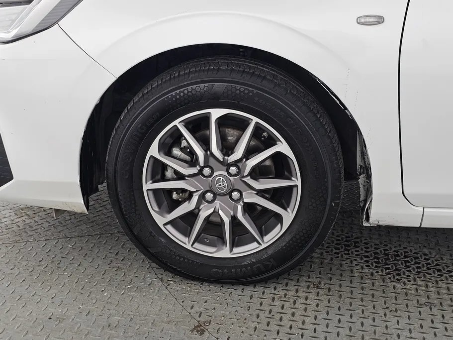 2023 Toyota Yaris  Y 