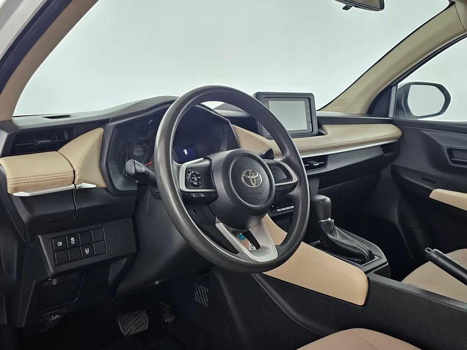 2023 Toyota Yaris  Y 