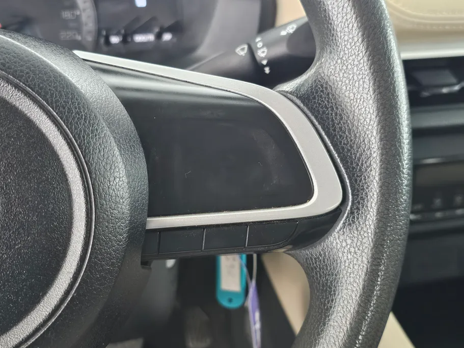 2023 Toyota Yaris  Y 