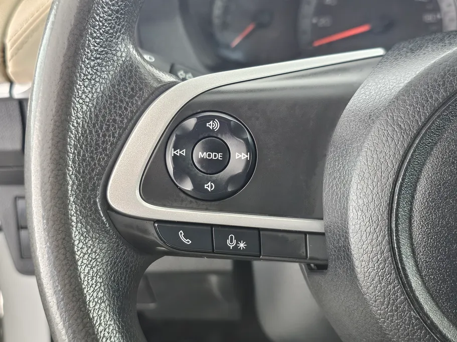 2023 Toyota Yaris  Y 