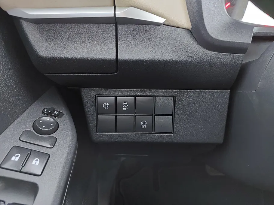 تويوتا يارس Y 2023 