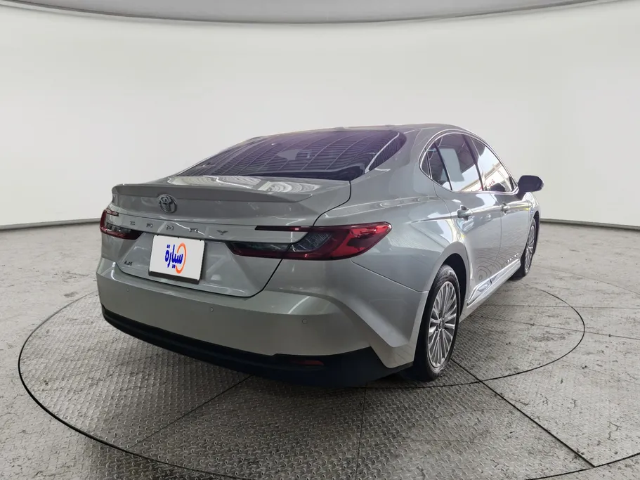 تويوتا كامري LE 2025 