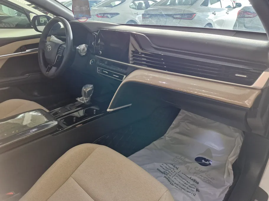 تويوتا كامري LE 2025 