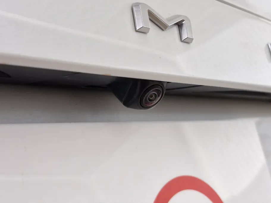 تويوتا كامري LE 2025 