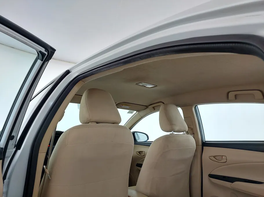 2021 Toyota Yaris  Y 