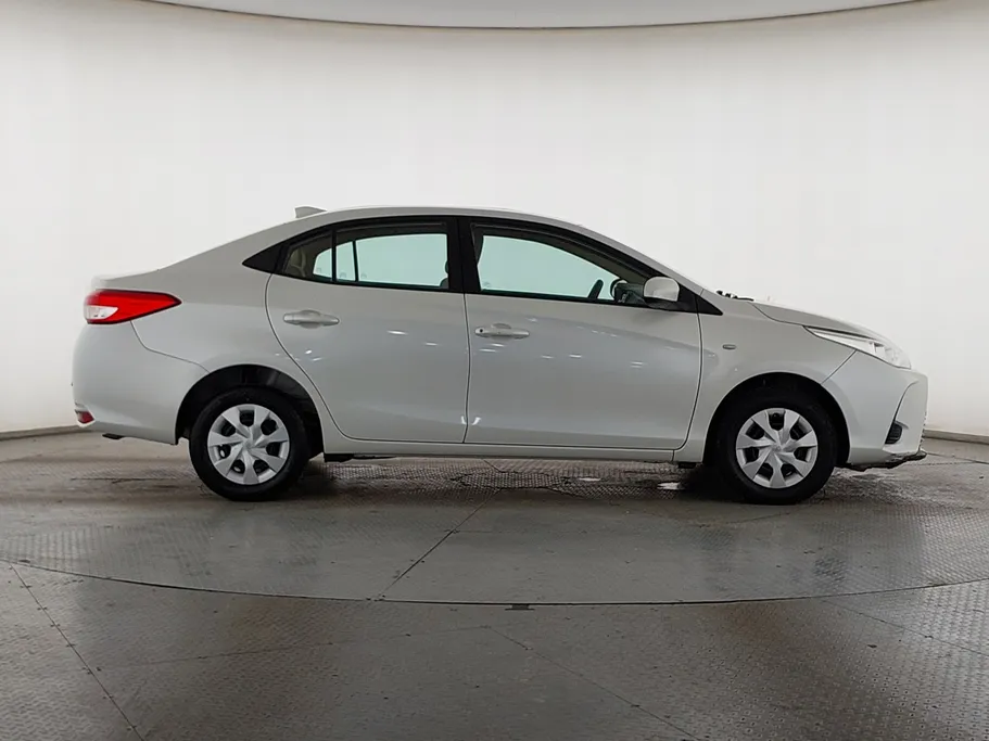 2021 Toyota Yaris  Y 