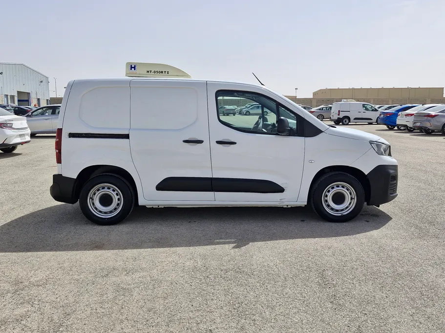 2022 Peugeot Partner Short van 