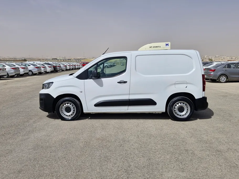 2022 Peugeot Partner Short van 