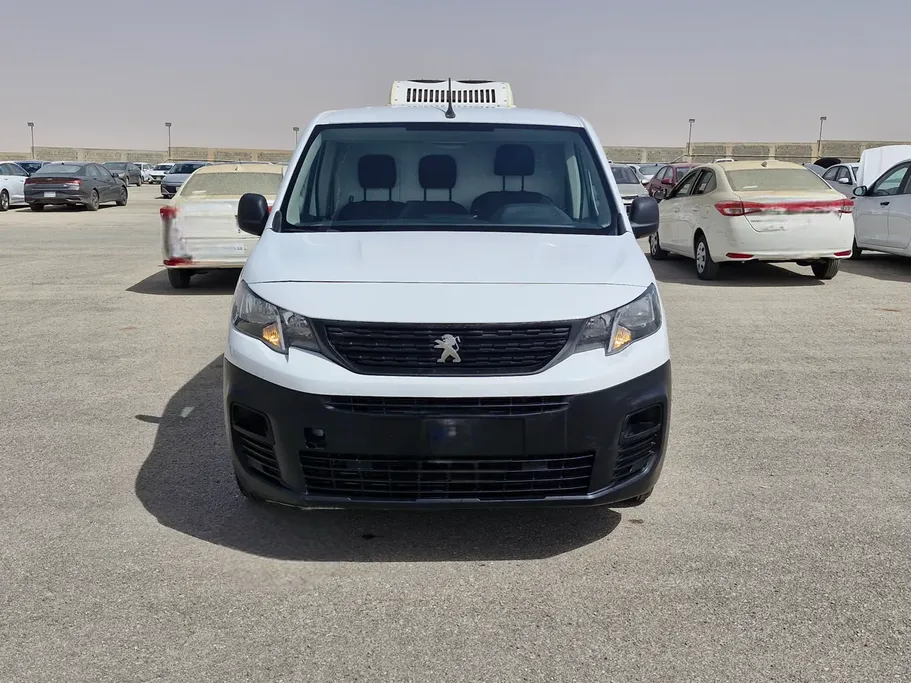 2022 Peugeot Partner Short van 