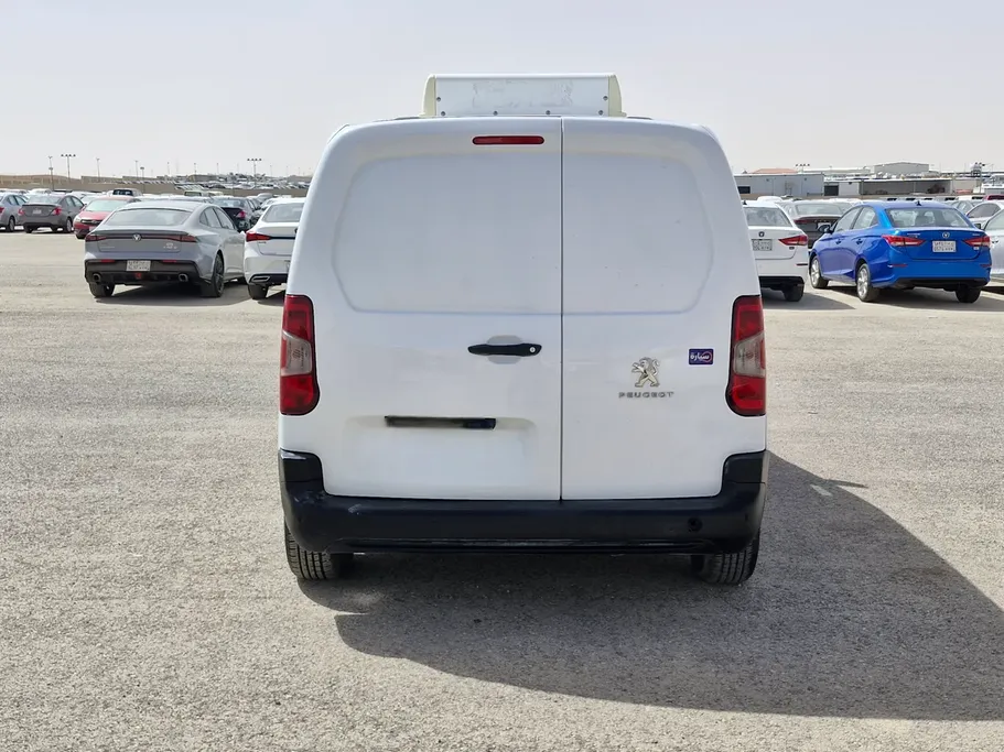 2022 Peugeot Partner Short van 