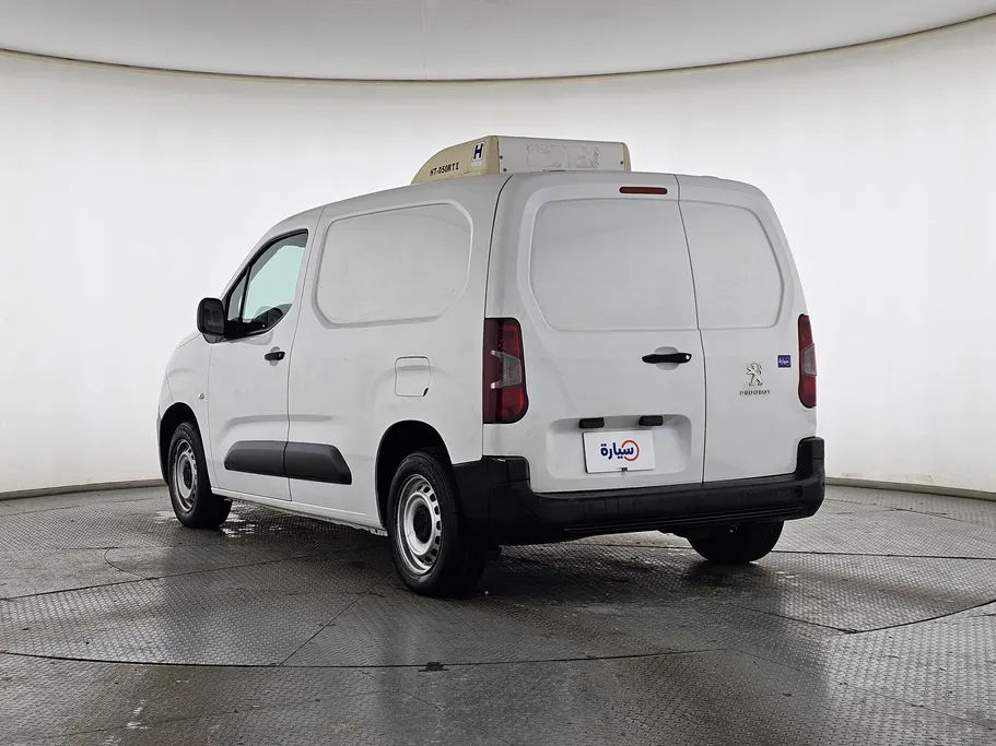 2022 Peugeot Partner Short van 