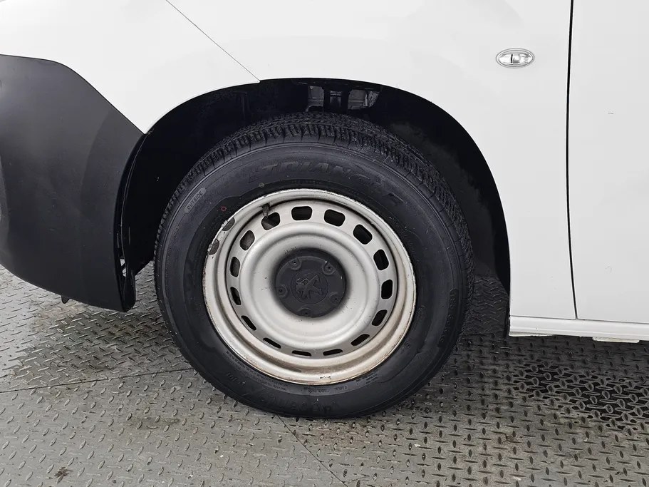 2022 Peugeot Partner Short van 