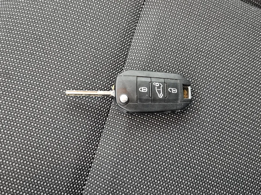 2022 Peugeot Partner Short van 