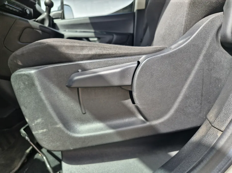 2022 Peugeot Partner Short van 