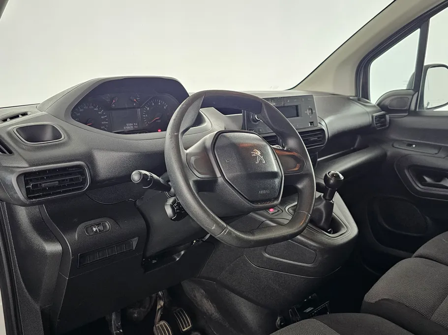 2022 Peugeot Partner Short van 