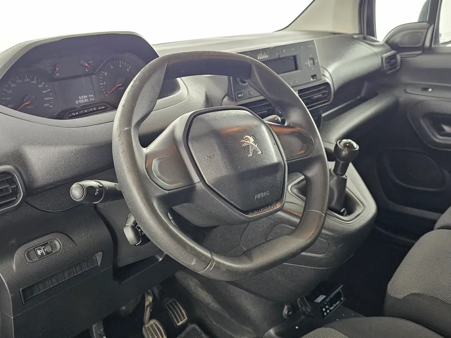 2022 Peugeot Partner Short van 