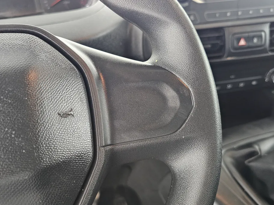 2022 Peugeot Partner Short van 