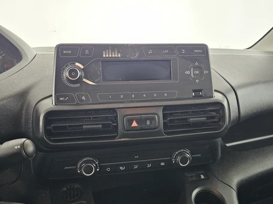 2022 Peugeot Partner Short van 