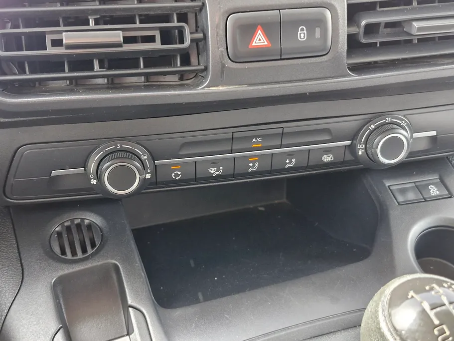2022 Peugeot Partner Short van 