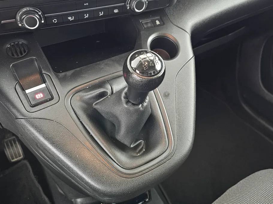 2022 Peugeot Partner Short van 