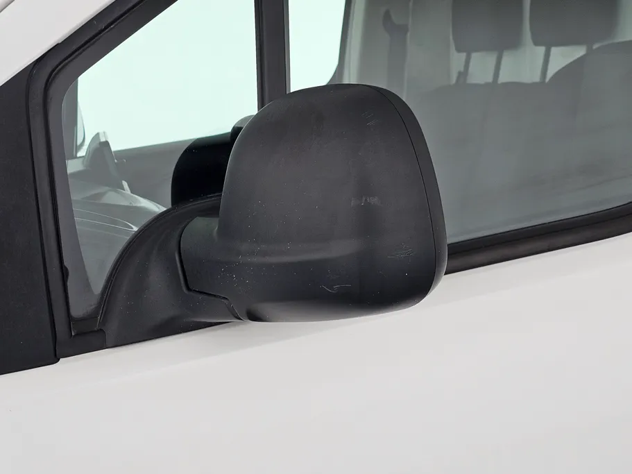 2022 Peugeot Partner Short van 