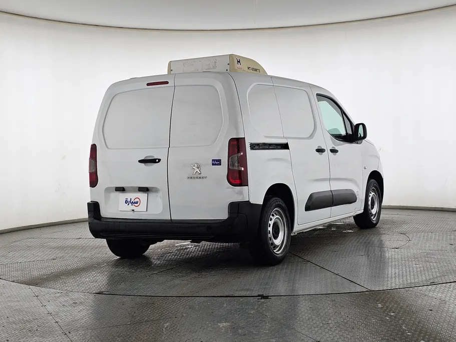 2022 Peugeot Partner Short van 