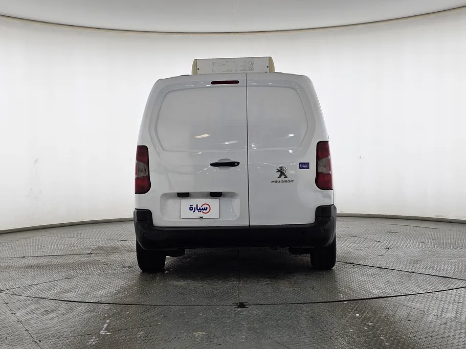 2022 Peugeot Partner Short van 