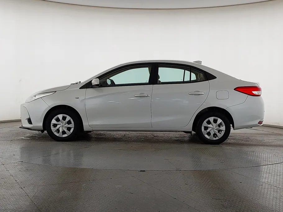 2022 Toyota Yaris  Y 