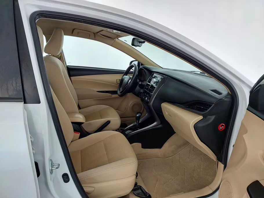 2022 Toyota Yaris  Y 