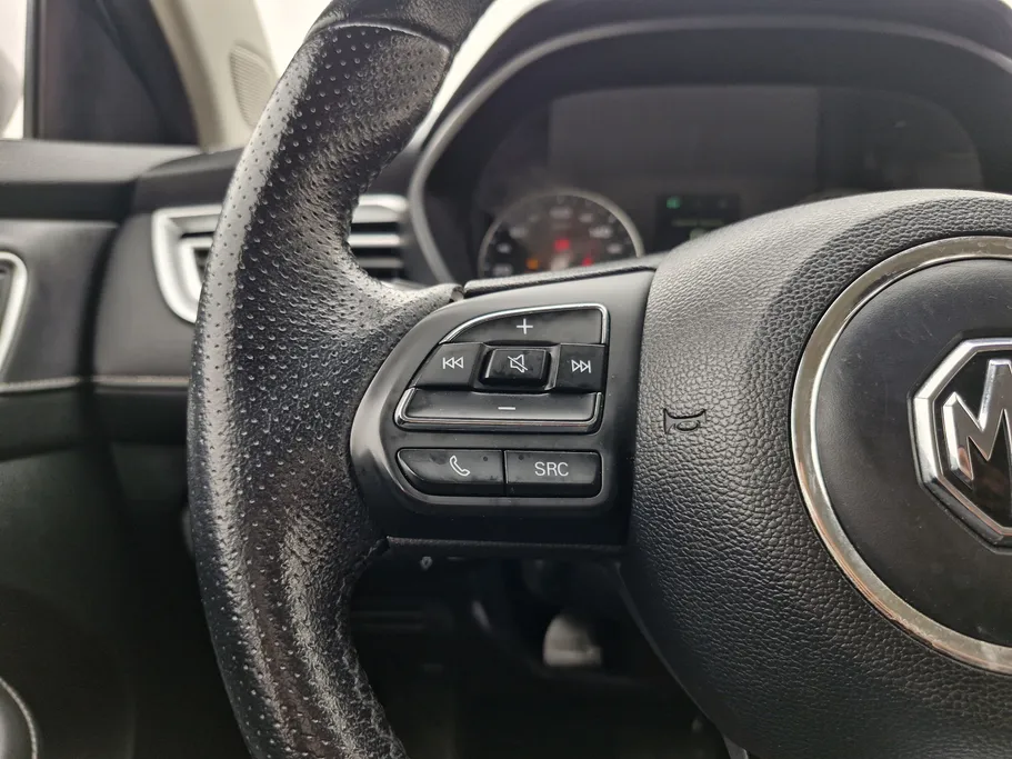 ام جي 5 COM 2022 