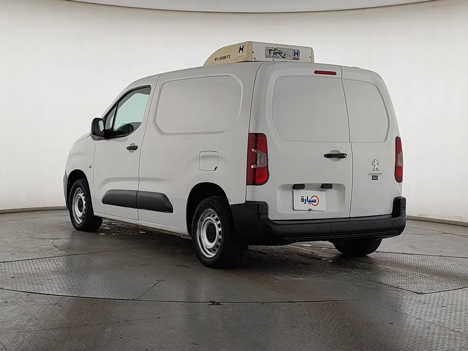 2022 Peugeot Partner Short van 