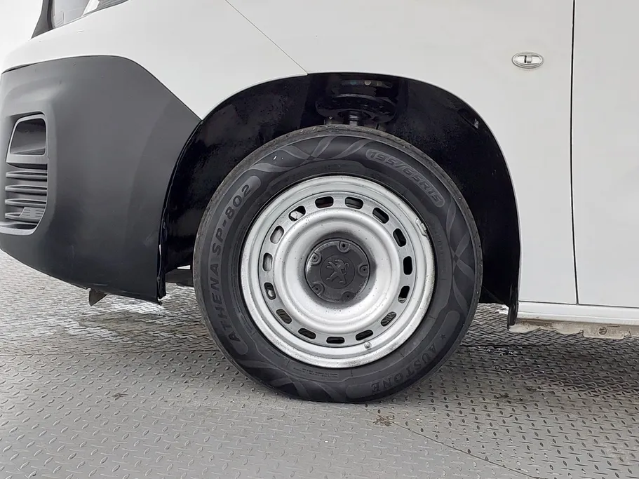 2022 Peugeot Partner Short van 