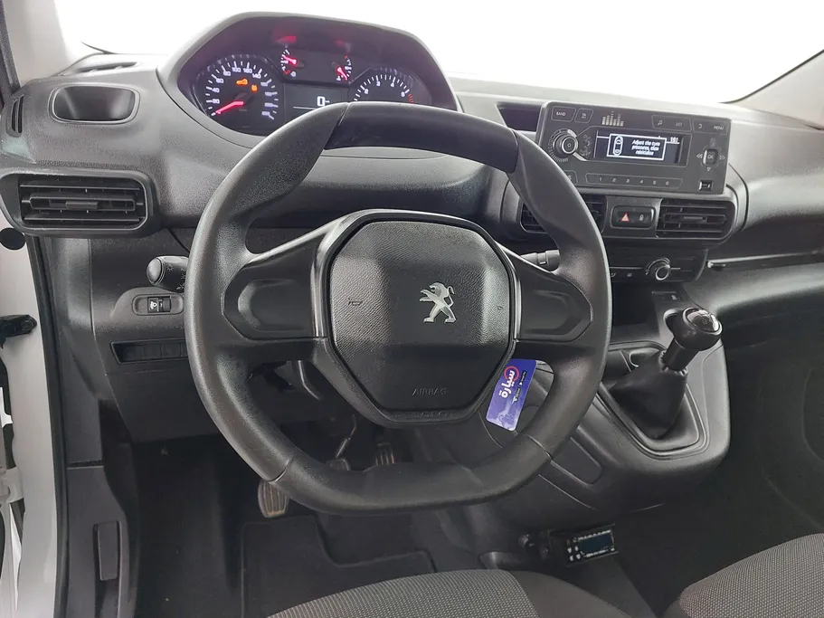2022 Peugeot Partner Short van 