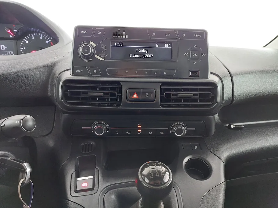 2022 Peugeot Partner Short van 