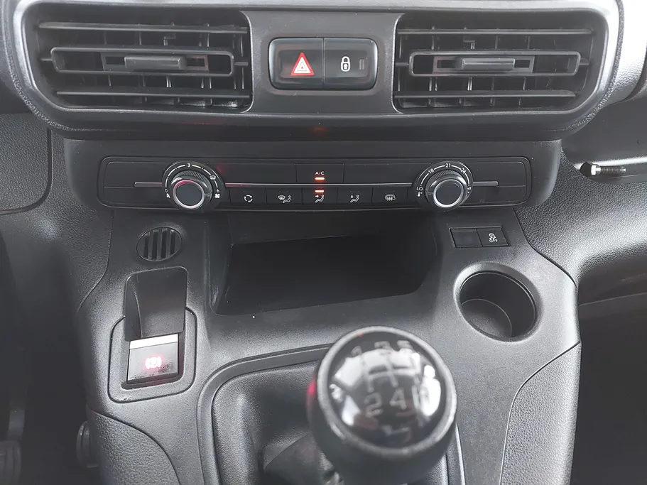 2022 Peugeot Partner Short van 