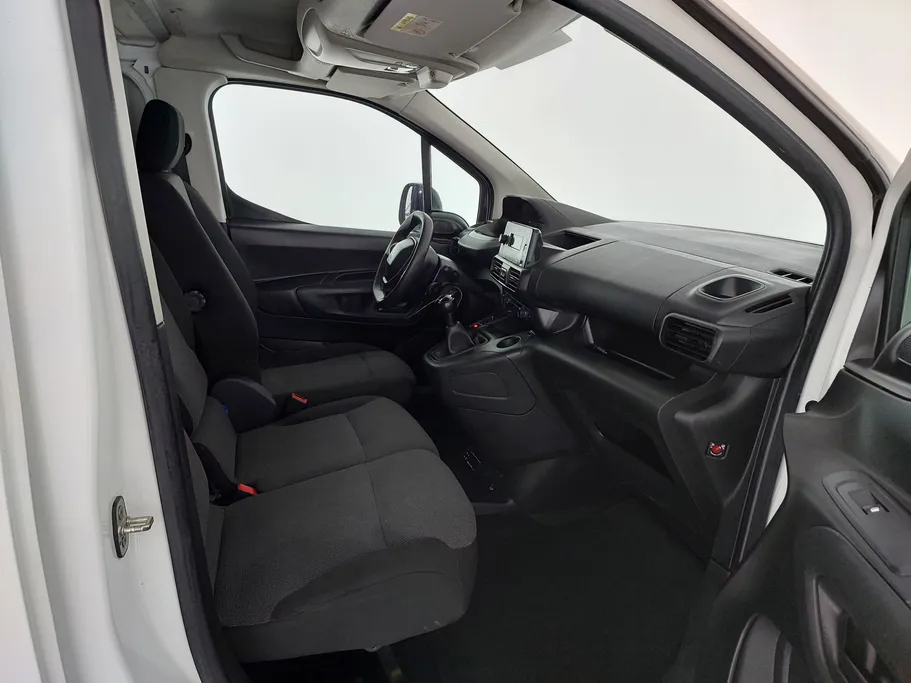 2022 Peugeot Partner Short van 