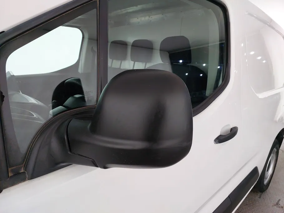 2022 Peugeot Partner Short van 