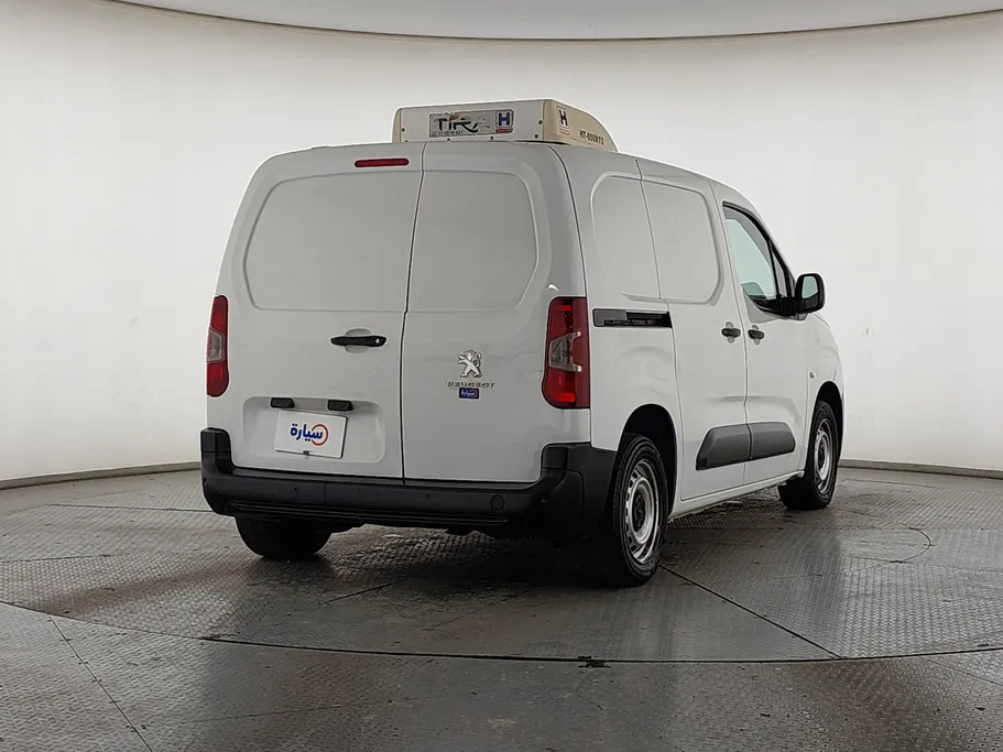 2022 Peugeot Partner Short van 